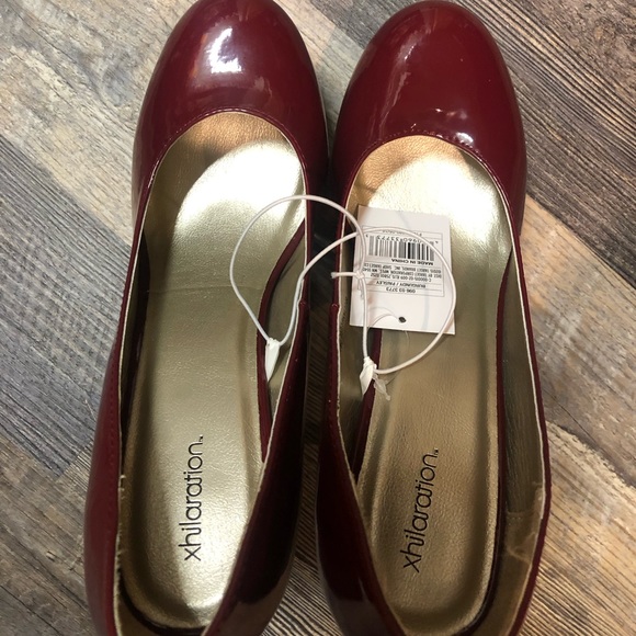 Platform 5 inch burgundy heels size 8 never worn. - Picture 2 of 6